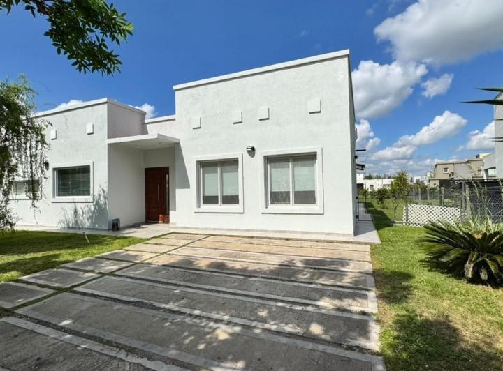 Casa · 200m² · 6 Ambientes
