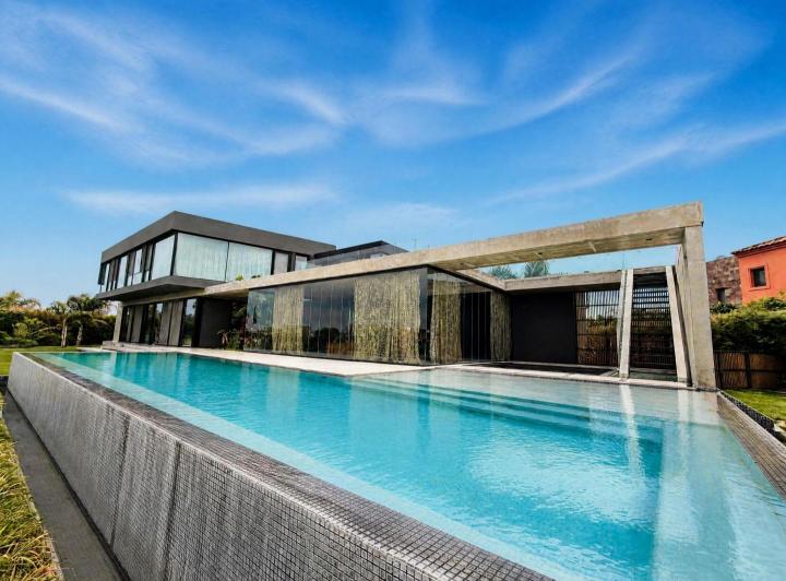 Casa · 518m² · 10 Ambientes · 4 Cocheras