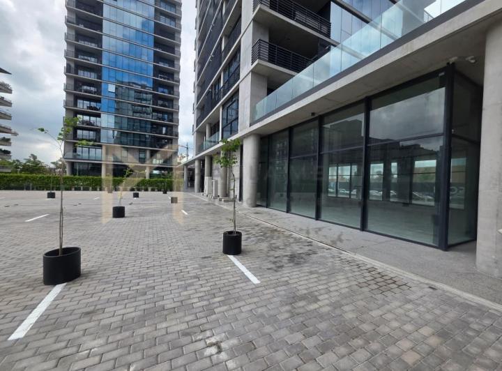 Local comercial · 235m²
