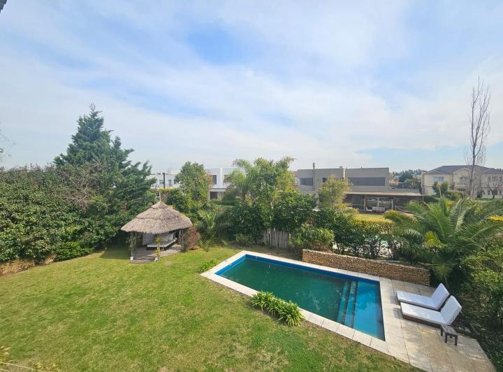 Casa · 265m² · 6 Ambientes · 2 Cocheras