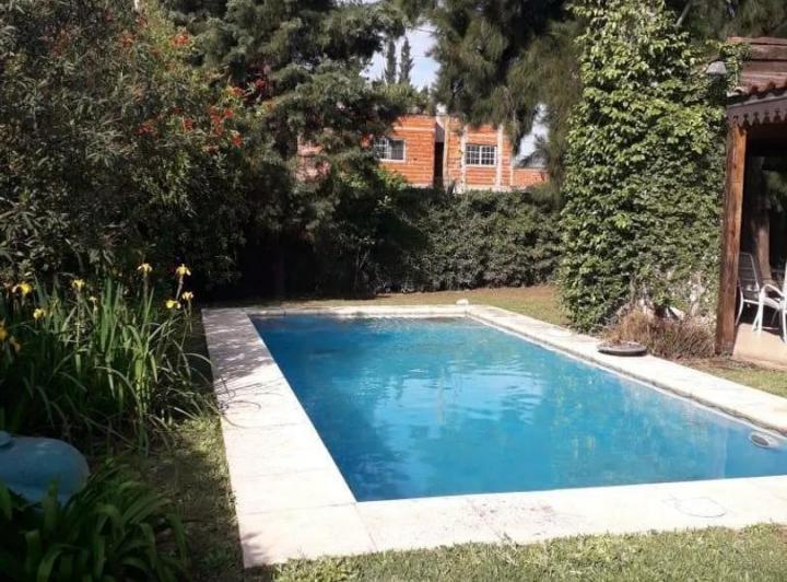 Casa · 95m² · 3 Ambientes · 4 Cocheras