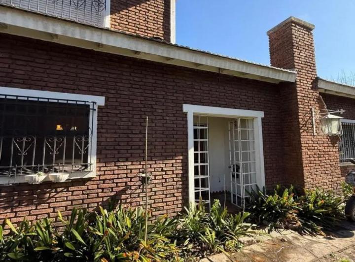 Casa · 180m² · 5 Ambientes · 1 Cochera