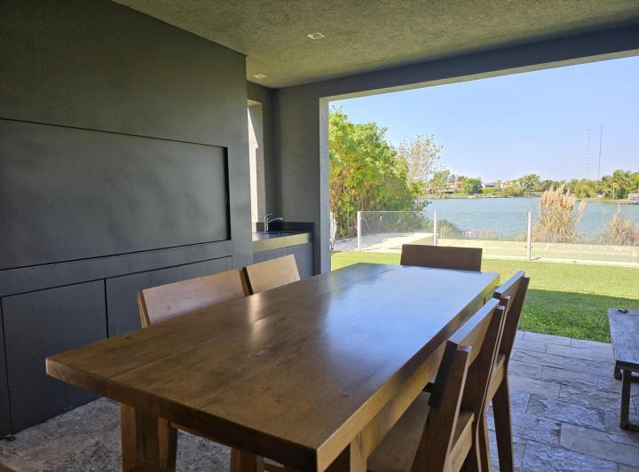 Casa · 360m² · 8 Ambientes