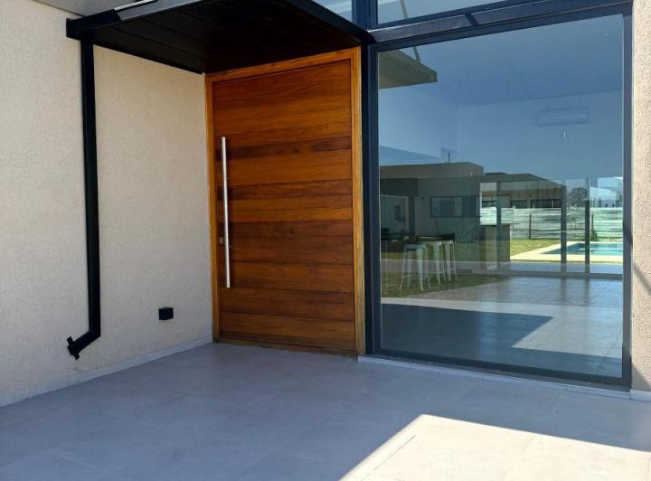 Casa · 123m² · 4 Ambientes · 2 Cocheras