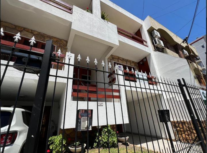 Casa · 98m² · 4 Ambientes · 2 Cocheras