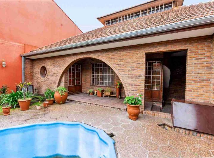 Casa · 233m² · 4 Ambientes · 3 Cocheras