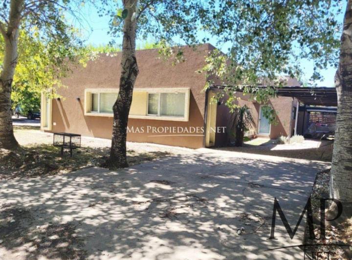 Casa · 230m² · 5 Ambientes · 3 Cocheras