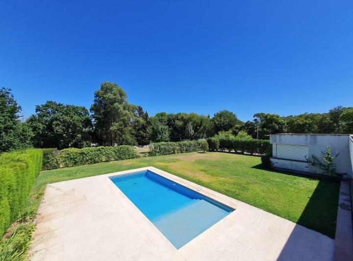 Casa · 377m² · 3 Dormitorios · 4 Cocheras