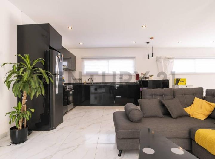 Casa · 251m² · 6 Ambientes · 1 Cochera