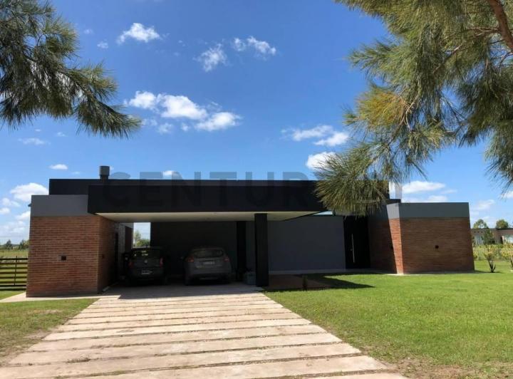 Casa · 198m² · 4 Ambientes · 4 Cocheras