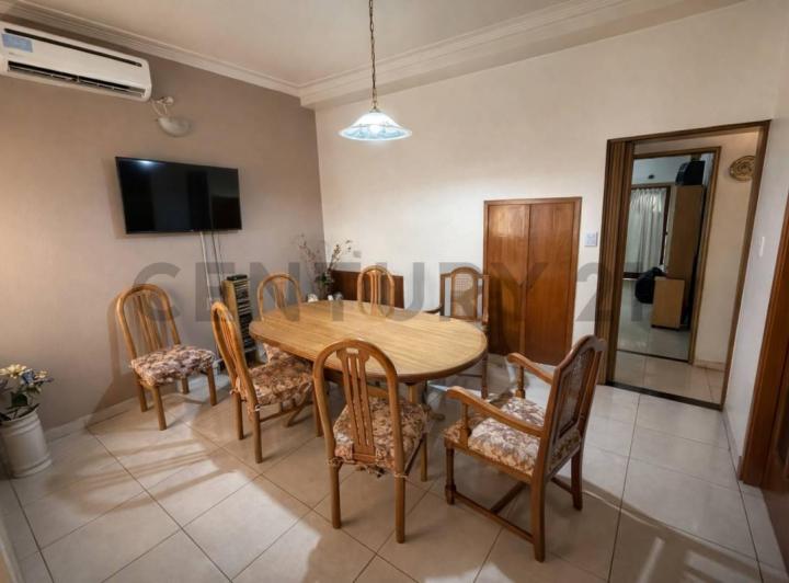 Casa · 200m² · 5 Ambientes · 1 Cochera