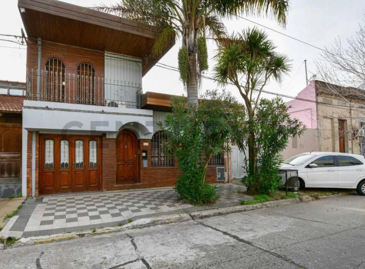 Casa · 100m² · 4 Ambientes · 1 Cochera