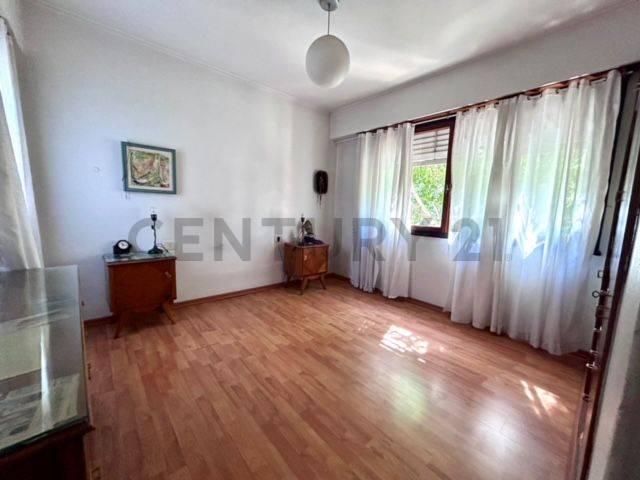Casa · 130m² · 4 Ambientes · 1 Cochera