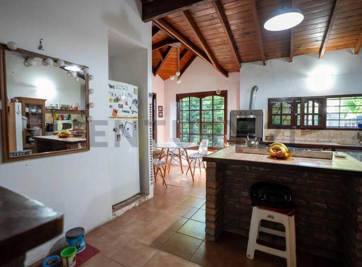 Casa · 160m² · 6 Ambientes · 2 Cocheras