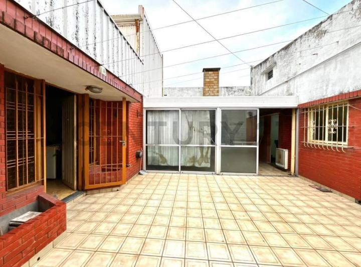 Casa · 233m² · 4 Ambientes · 2 Cocheras