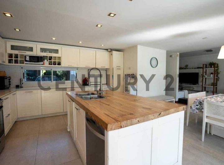 Casa · 170m² · 5 Ambientes · 2 Cocheras