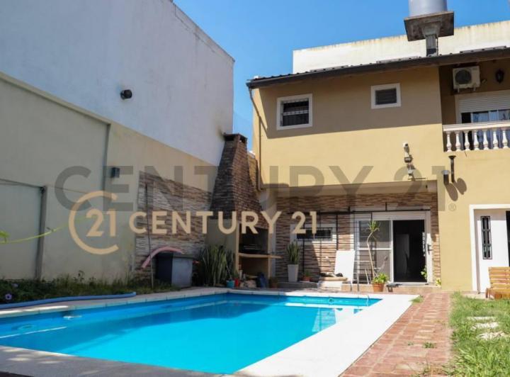 Casa · 179m² · 5 Ambientes · 2 Cocheras
