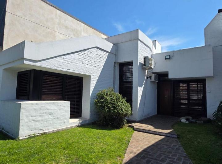 Casa · 150m² · 3 Ambientes · 2 Cocheras