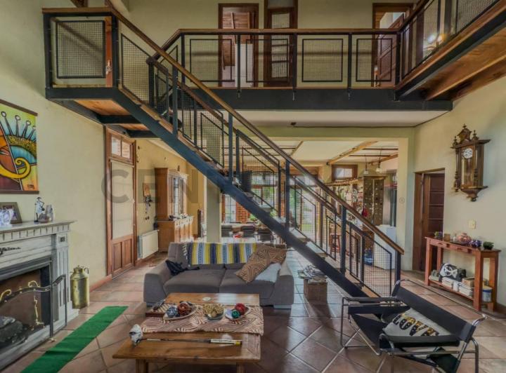 Casa · 360m² · 4 Ambientes · 4 Cocheras