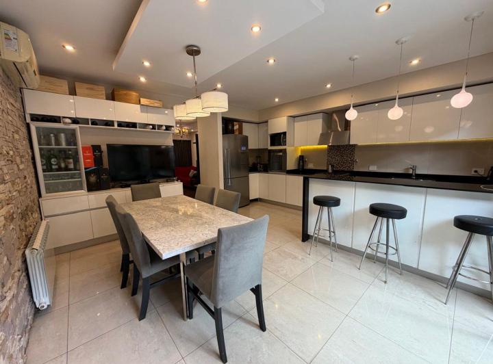 Casa · 153m² · 4 Ambientes · 1 Cochera