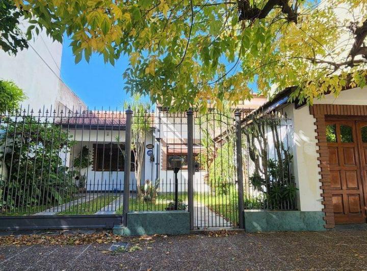 Casa · 160m² · 3 Ambientes · 2 Cocheras
