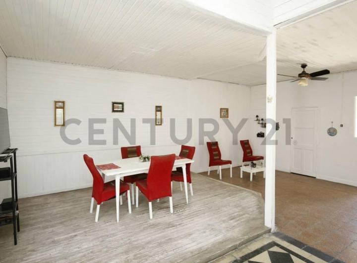 Casa · 97m² · 2 Ambientes · 1 Cochera