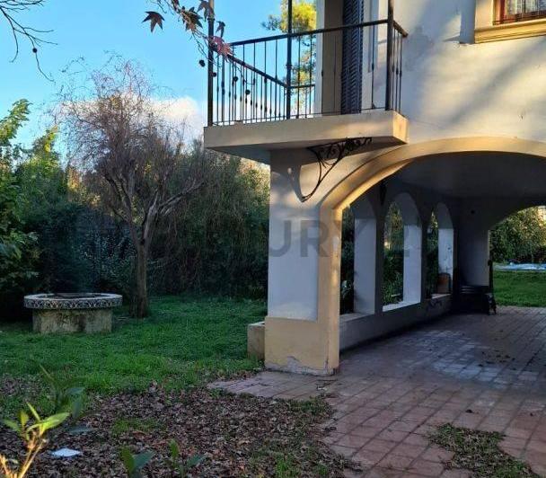 Casa · 240m² · 6 Ambientes · 3 Cocheras