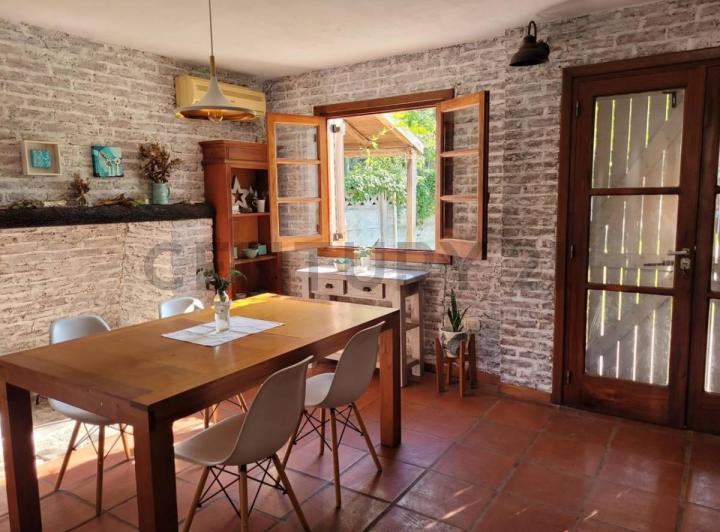 Casa · 180m² · 4 Ambientes · 2 Cocheras