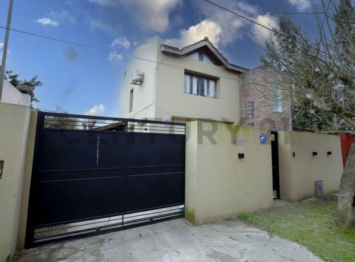 Casa · 180m² · 7 Ambientes · 3 Cocheras