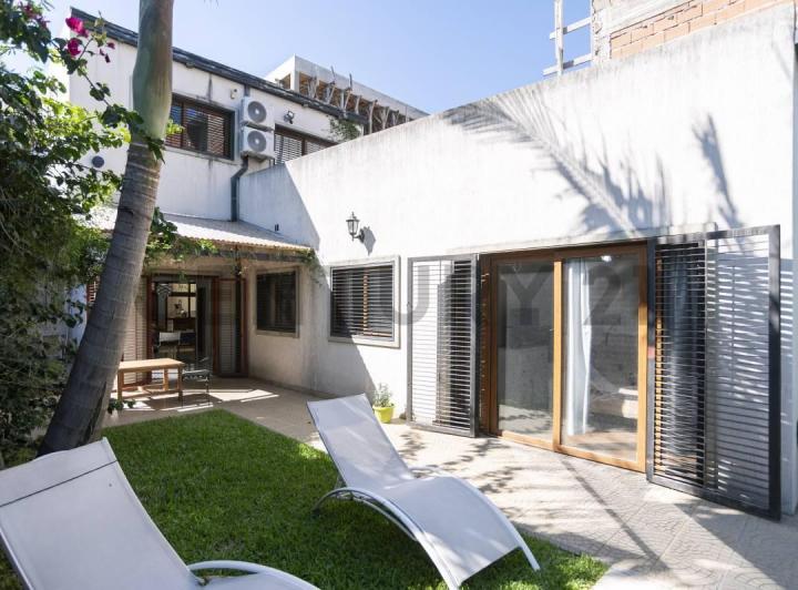 Casa · 270m² · 5 Ambientes · 3 Cocheras