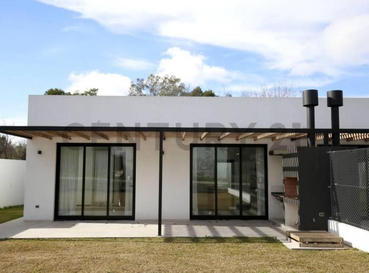 Casa · 94m² · 3 Ambientes · 2 Cocheras