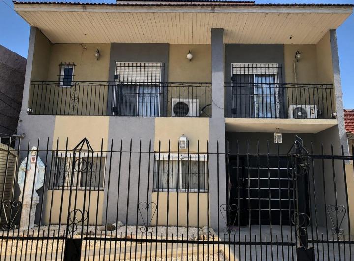 Casa · 215m² · 5 Ambientes · 3 Cocheras