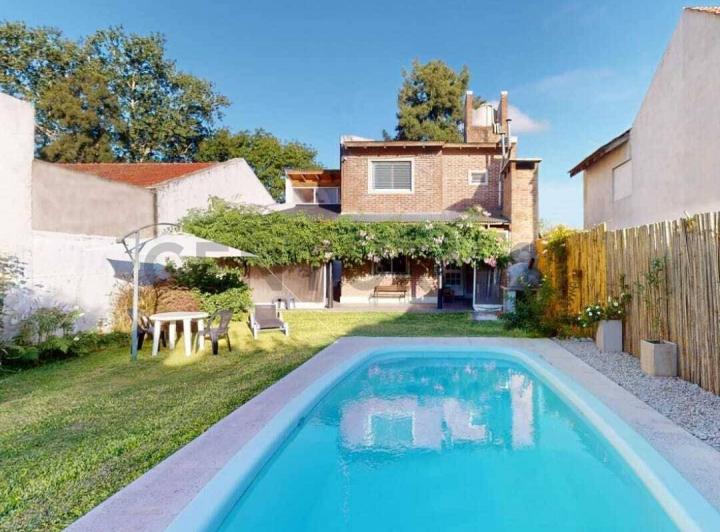 Casa · 190m² · 5 Ambientes · 3 Cocheras