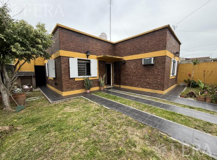 Casa · 115m² · 4 Ambientes · 1 Cochera