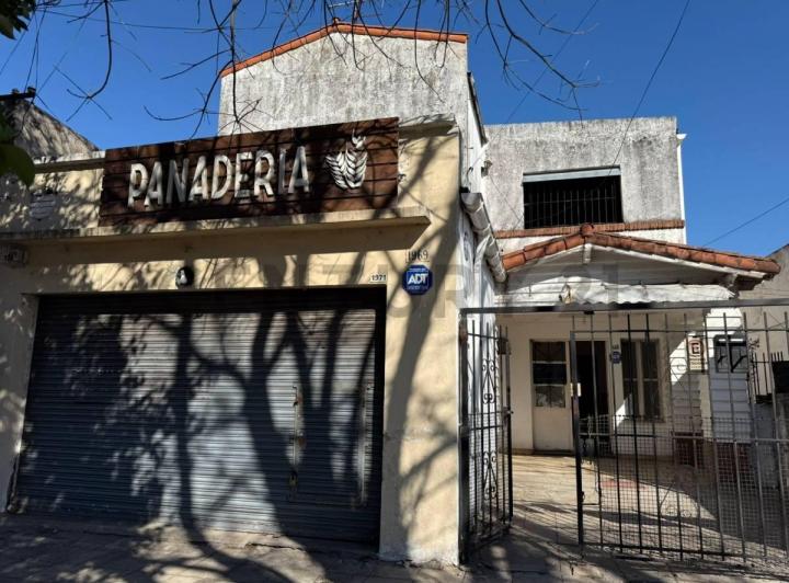 Casa · 213m² · 4 Ambientes · 1 Cochera