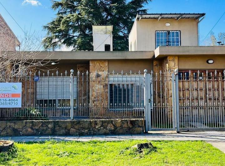 Casa · 145m² · 4 Ambientes · 1 Cochera