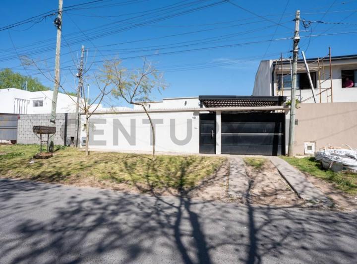 Casa · 80m² · 2 Dormitorios · 1 Cochera