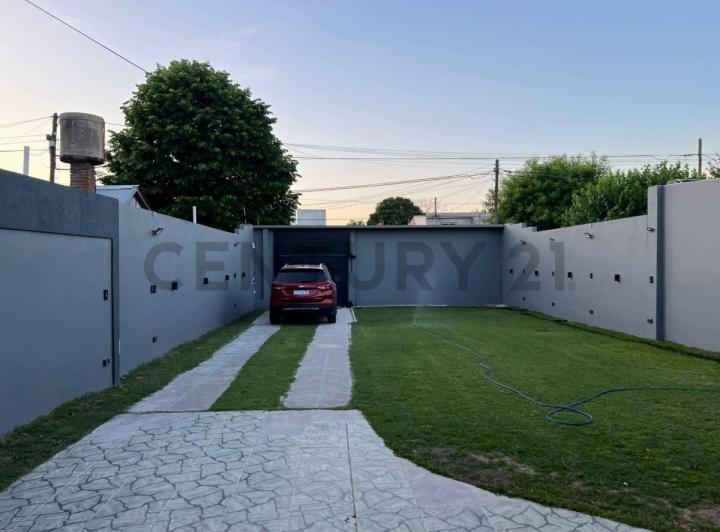 Casa · 110m² · 10 Ambientes · 4 Cocheras