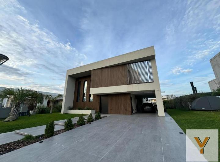 Casa · 272m² · 8 Ambientes