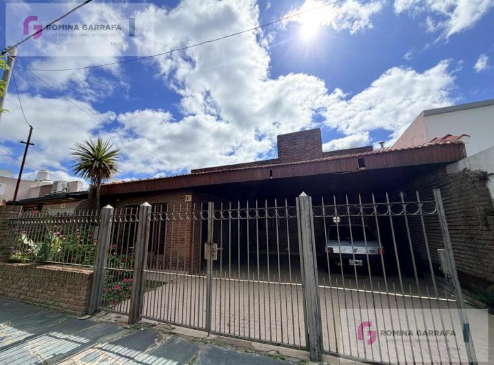 Casa · 275m² · 6 Ambientes · 2 Cocheras