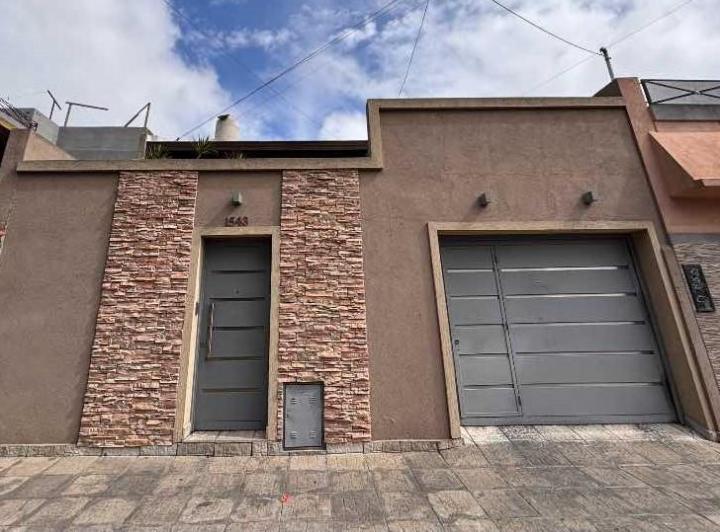 Casa · 130m² · 4 Ambientes · 2 Cocheras
