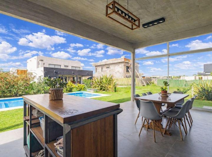 Casa · 430m² · 5 Ambientes · 3 Cocheras