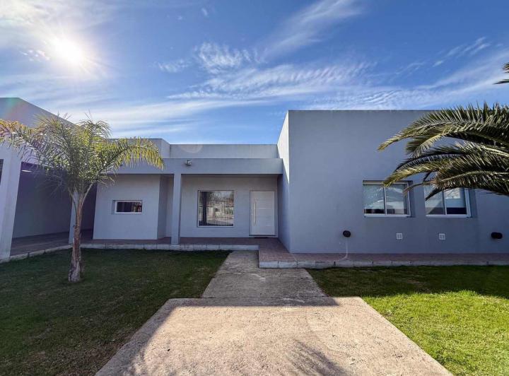 Casa · 153m² · 4 Ambientes · 2 Cocheras