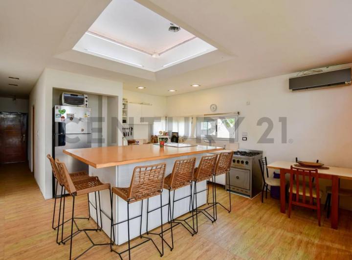 Casa · 140m² · 3 Dormitorios · 1 Cochera