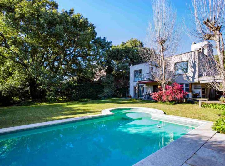 Casa · 233m² · 5 Ambientes · 2 Cocheras