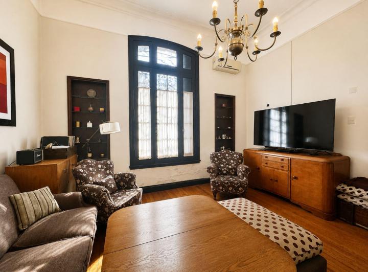 Casa · 244m² · 5 Ambientes · 1 Cochera