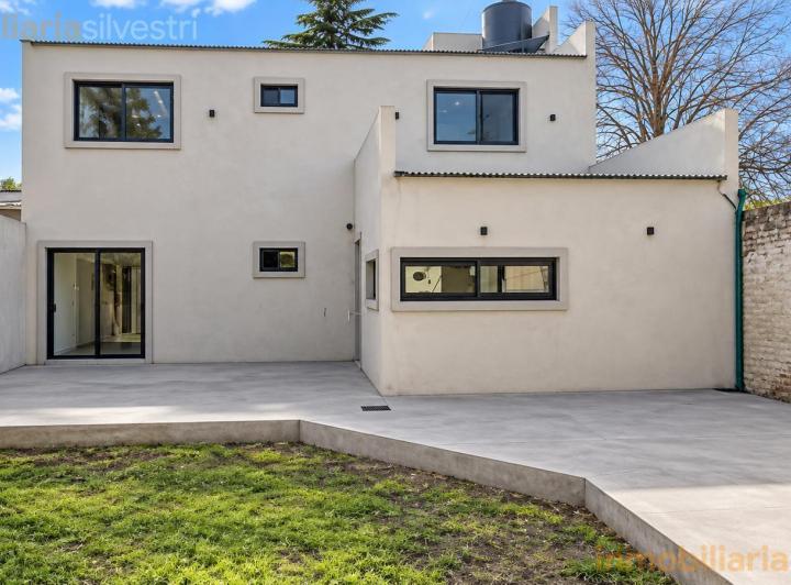 Casa · 200m² · 6 Ambientes · 1 Cochera