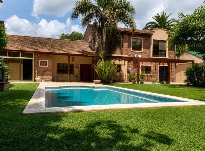 Casa · 308m² · 6 Ambientes · 4 Cocheras