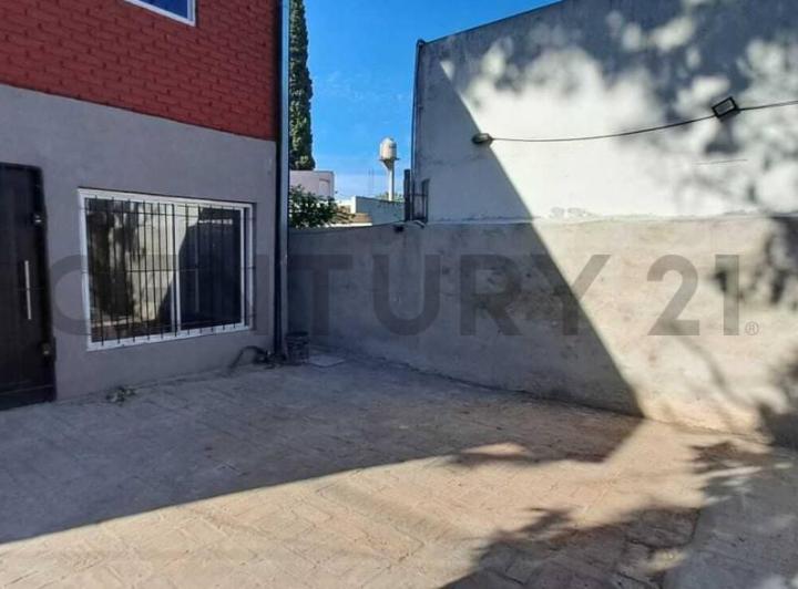 Casa · 180m² · 2 Dormitorios