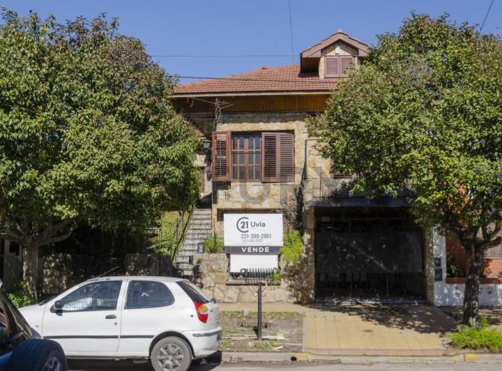 Casa · 224m² · 7 Ambientes · 2 Cocheras